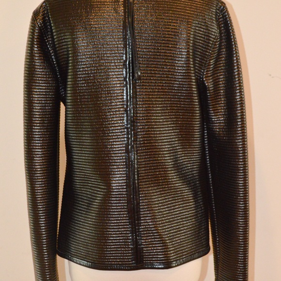 Ribbed black top - Picture 2 of 3